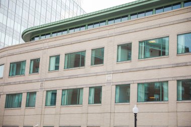 Şehirdeki modern ofis binası.