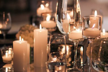 düğün süslemeleri ve gözlükleri