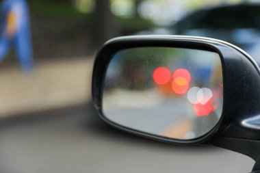 Işıklı araba aynası görüntüsünü kapat