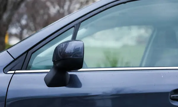 modern araba. Siyah deri saplı.