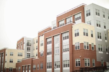 Şehirdeki modern apartman