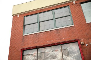 Eski terk edilmiş fabrika binası