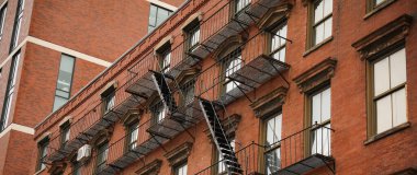 Şehirdeki eski bina.