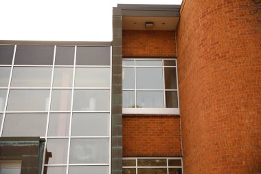 Şehrin modern binası