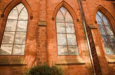 tuğla duvarlı eski pencere