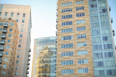 Şehrin modern binası