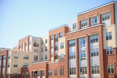 Şehirdeki modern apartman