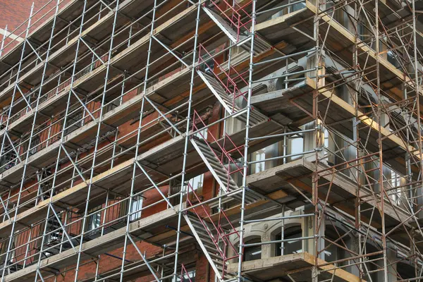 Bir apartman inşaatı