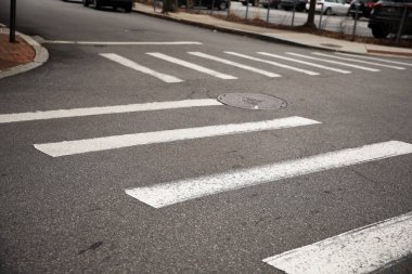 Caddesi üzerinde trafik ışığı