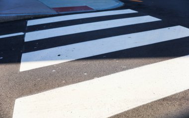 Yoldaki trafik ışığı.