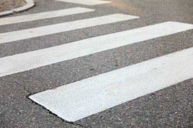 Zebra yaya geçidini kapatın.