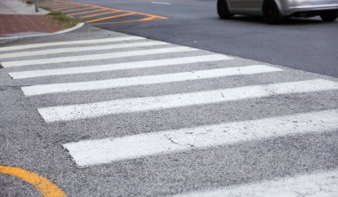 Trafik ışığı ve yaya geçidi