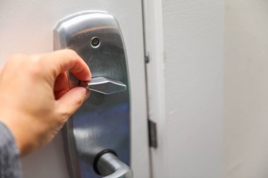 Kapat kapıyı, aç kapıyı.