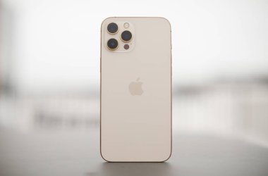 elmalı iPhone 11 altın