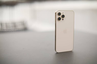 Yeni iPhone 5 Pro Altın 1