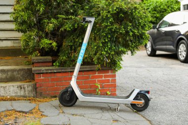 Modern scooter caddede