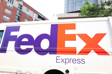 New York, ABD - 11 Mayıs 20 18: Manhattan caddesinde ekspres teslimat servisi