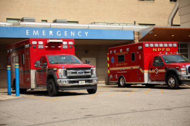 New York, ABD 'deki hastanede ambulans..