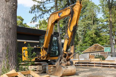 İnşaat alanında kazıcı.