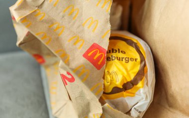 Fast food dağıtımının yakın görüntüsü