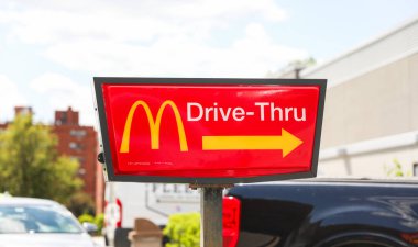 New York, ABD - 22 Eylül, 22 17: Fast food dağıtım tabelası.