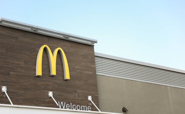 McDonald 's restoranının girişi.