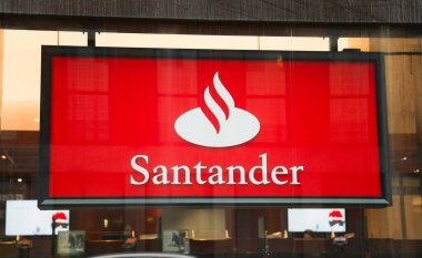 Bordeaux, aquitaine / Fransa - 0 10 2 0 2 2 0: Banka binasının kırmızı cephesinde co logo imzası ve metin