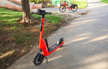 Kaldırımda kepçelendi