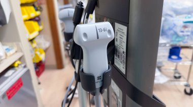 Tıbbi ekipman konsepti. Hastanedeki ilk yardım çantası..