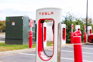 Tesla Tesla 'nın elektrik kırmızı elektrik santrali