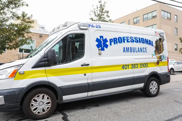 New Orleans, Yeni Zelanda - 12 Şubat, 2016: New Orleans sokaklarında ambulans