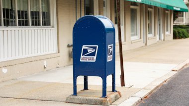 Posta kutusu sokakta.