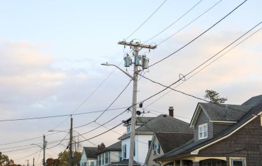 yüksek voltaj direği