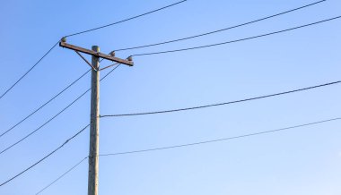 Elektrik pilon mavi gökyüzü