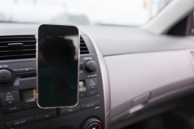Akıllı telefondan boş ekranlı araç paneli, kapat - kapat. araba tamiri