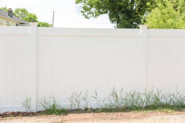 Özel mülkün beyaz çiti