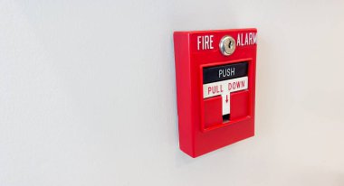 Kırmızı yangın alarm düğmesi