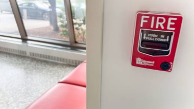 Alışveriş merkezindeki itfaiye binasında yangın alarmı..
