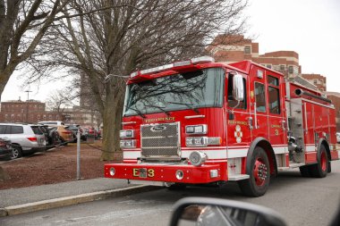 New York, ABD - 3 Nisan 2017: Manhattan Caddesi 'ne park etmiş itfaiye araçları.