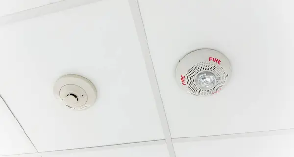 CCTV kamera tavanda