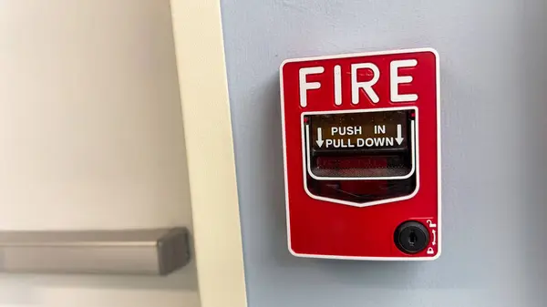 Yangın alarmı düğmesi ve acil durum düğmesi