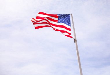 Rüzgarda Amerikan bayrağı