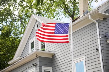 Amerikan bayrağı bağımsızlık gününde bir Amerikan bayrağının üstünde