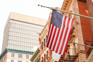 New York sokaklarında Amerikan bayrakları