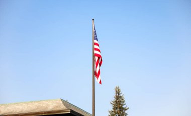 Rüzgarda Amerikan bayrağı