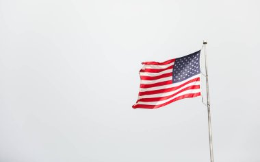Beyaz arkaplanda Amerikan bayrağı