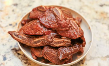 Kurutulmuş sığır ciğeri veya karaciğer - Çin yemeği tarzı