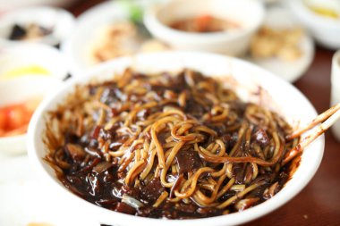 Lezzetli Asya yemeklerinin yakın görüntüsü