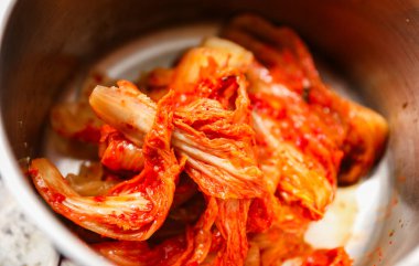 Kore baharatlı kimchi kimchi Kore yemeği.