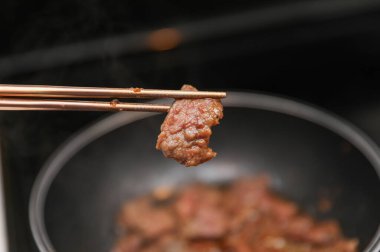 Lezzetli Asya yemeklerinin yakın görüntüsü